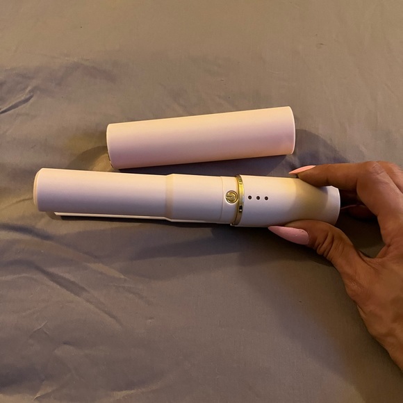 Brand new pink rechargeable mini flat iron - Picture 5 of 5